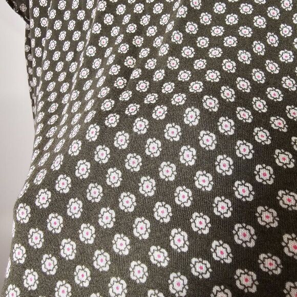 EUC LIKE NEW LOFT GREEN SPLIT V TINY FLORAL PRINT FLUTTER SLEEVES TOP SZ LARGE - Picture 5 of 13